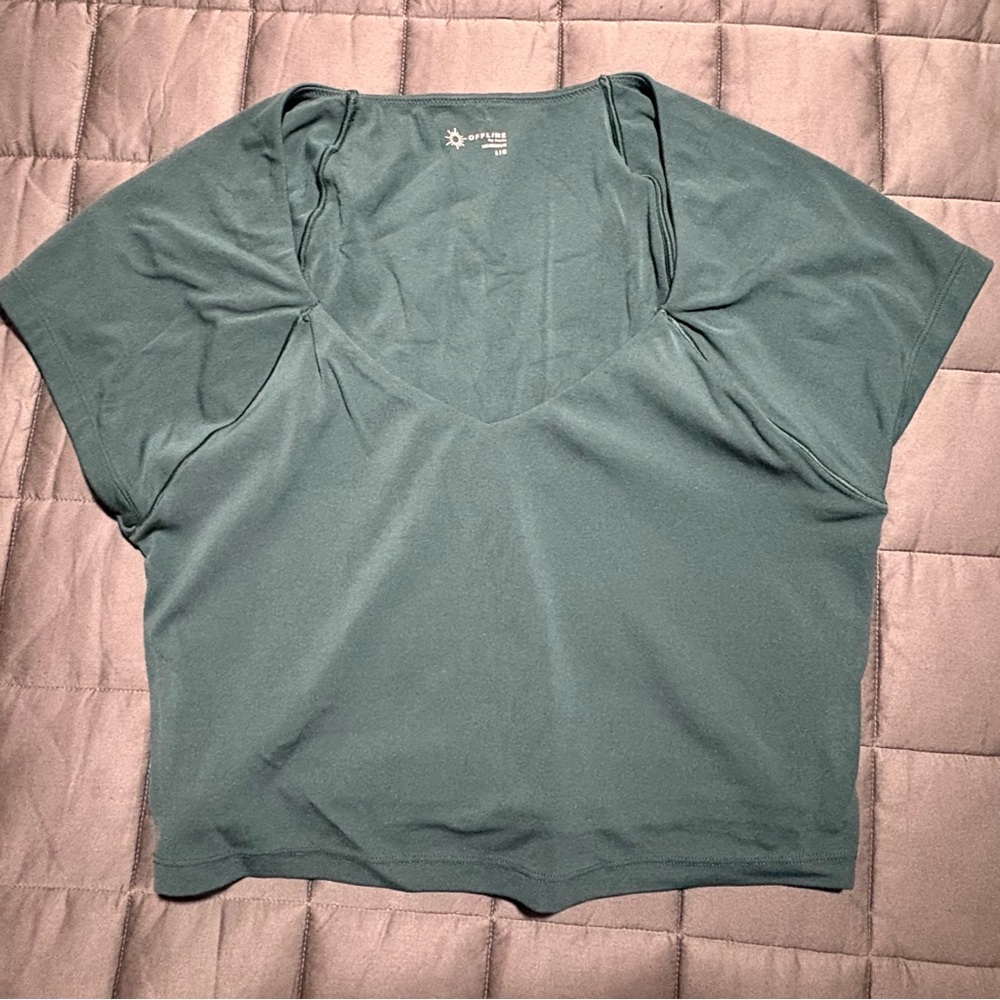 aerie Forest Green V‑Neck Short Sleeve Crop Top